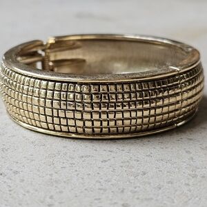 Gold bangle hinged bracelet LOT565